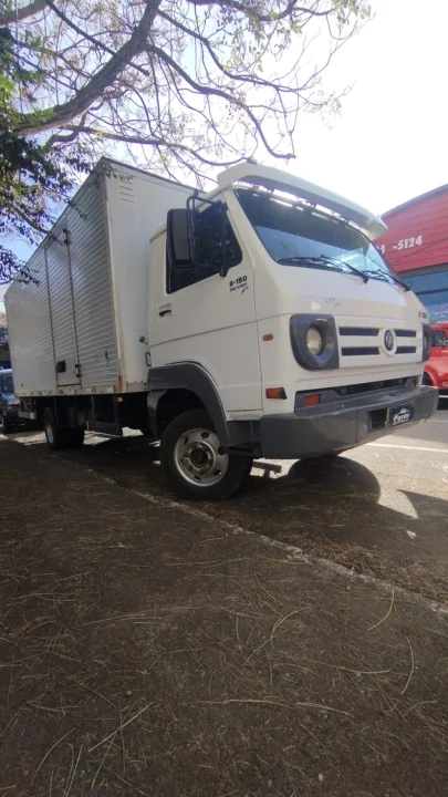 8-150 E Plus Cummins Baú