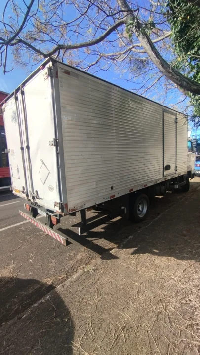 8-150 E Plus Cummins Baú