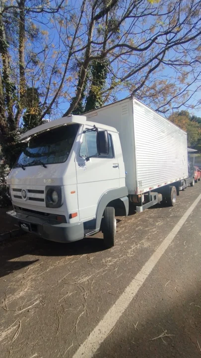 8-150 E Plus Cummins Baú