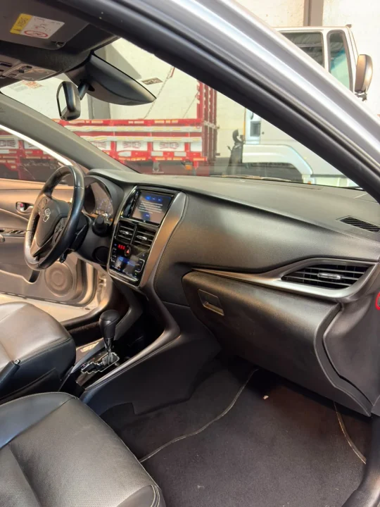 YARIS XLS 1.5 TETO SOLAR