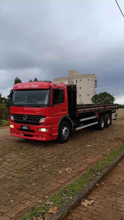 MB ATEGO 2425 carroceria aberta semi leito