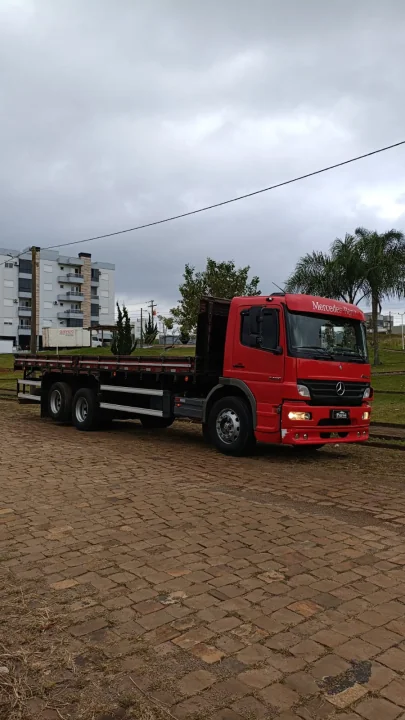 MB ATEGO 2425 carroceria aberta semi leito